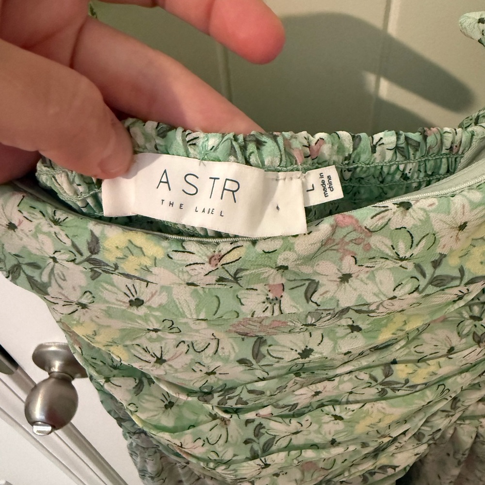 Astr Green Maxi Dress with Elegant Floral Design - Picture 2 of 5
